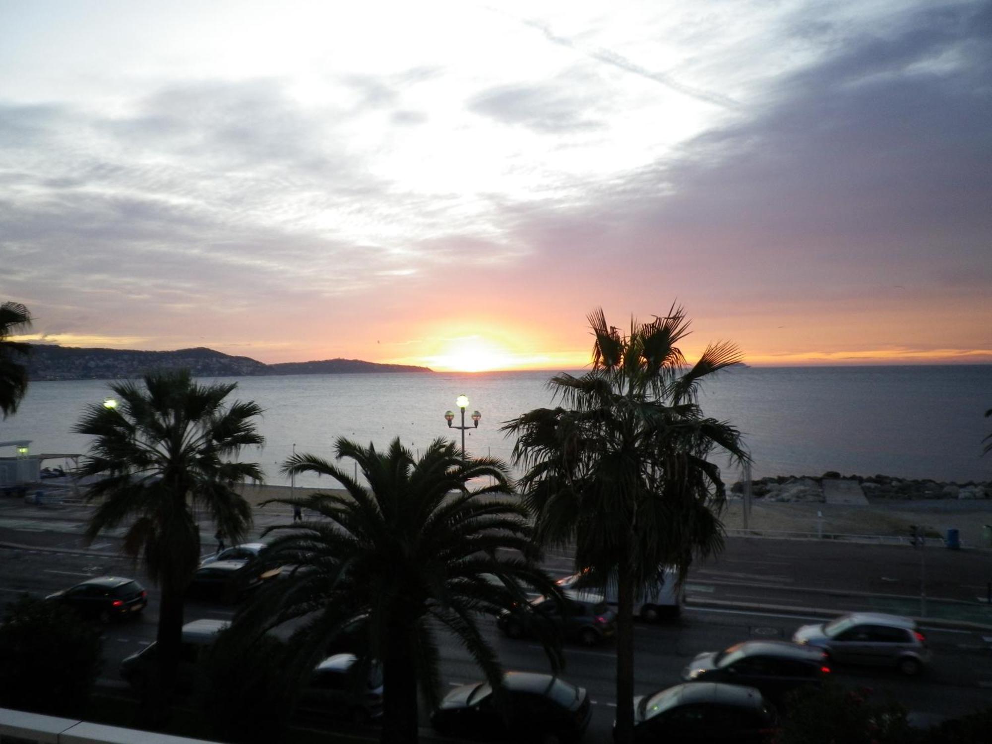 Hotel Azur Nice Bagian luar foto