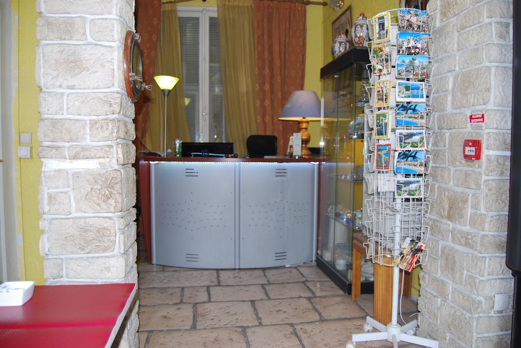 Hotel Azur Nice Bagian luar foto